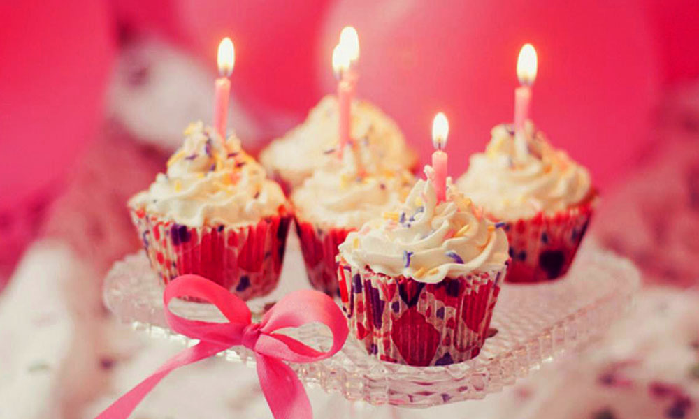 Pink-Happy-Birthday-Cup-cake-with-candles