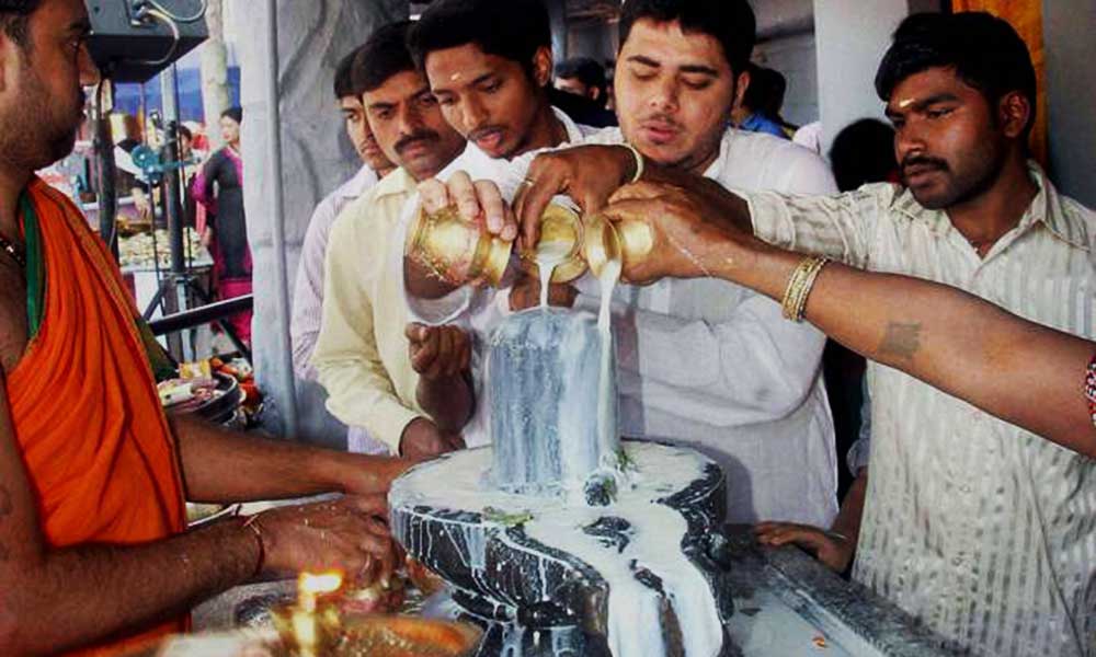 milk-on-a-Shivling