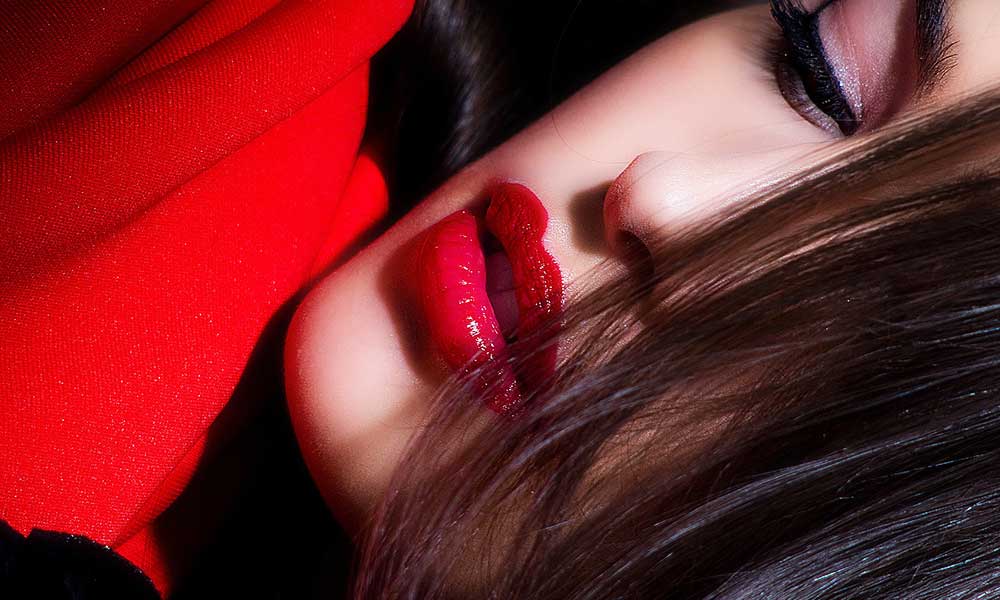 red-elegant-shade-of-lipstick