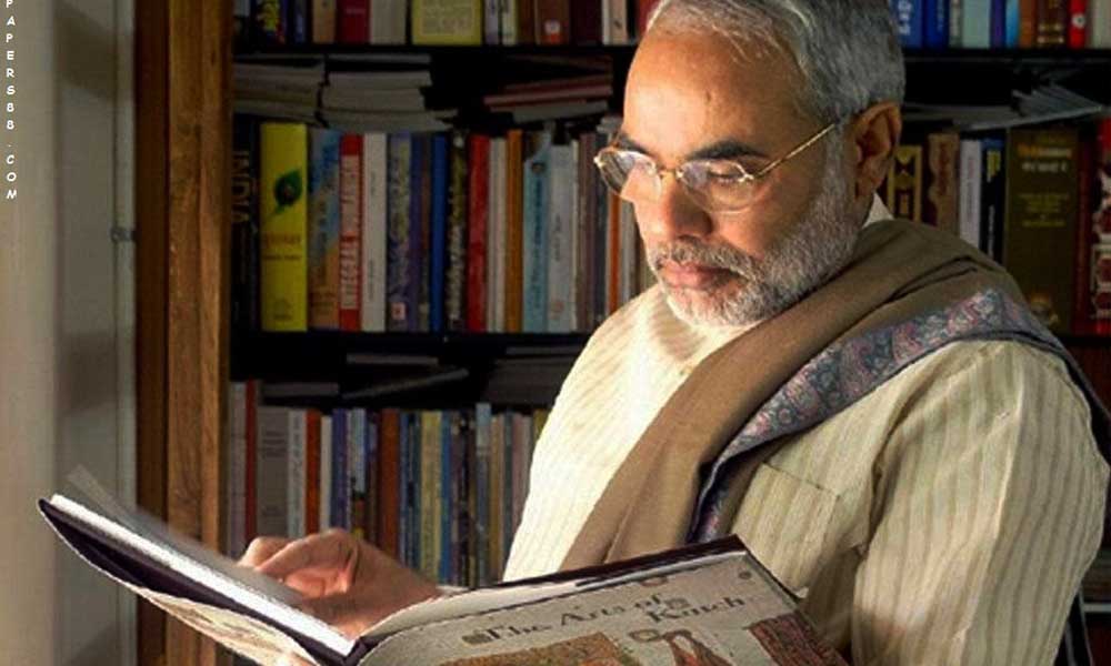 Narendra-Modi-With-Study-Photo