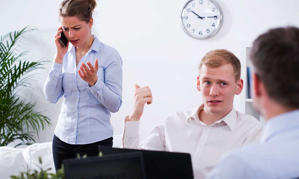 ऑफिस की बुरी आदतें