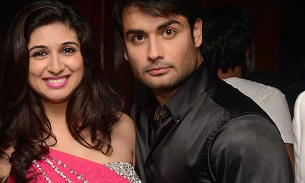 vivian-dsena-photos-with-wife