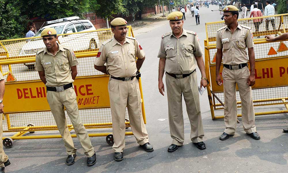 पुलिस की वर्दी का रंग खाकी