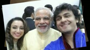 modi-celeb-selfie2_650_102714104327