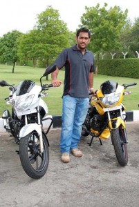M-S-Dhoni-with-his-bikes
