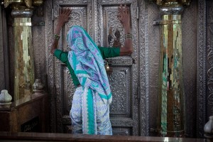 dargah_silver_door