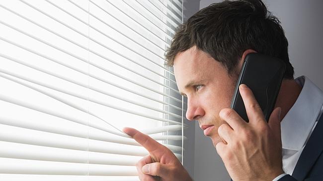 गर्लफ्रेन्ड पर निगरानी