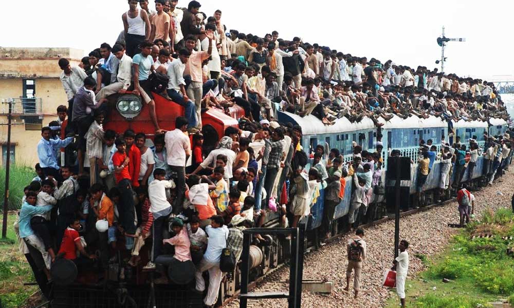 इंडियन रेलवे की फन्नी तस्वीरें