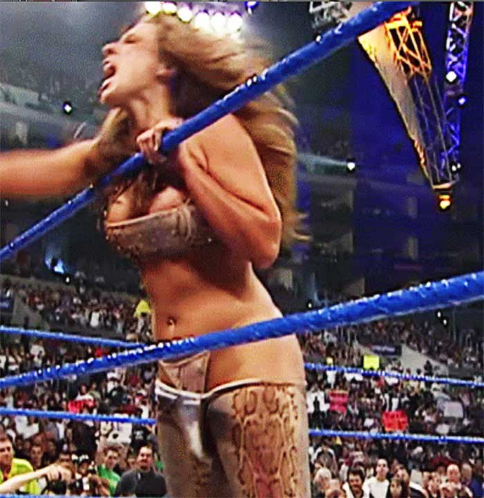 Female Fighter Oops in WWE.