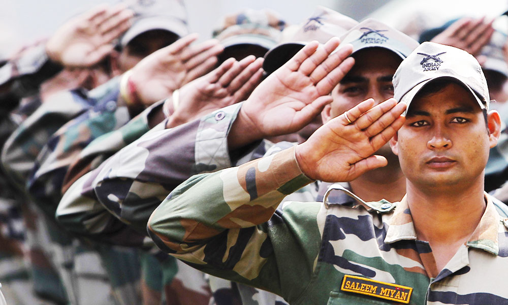 सेना के जवानों की सेवा