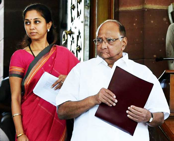 सियासी कुनबों में विरासत को लेकर जंग