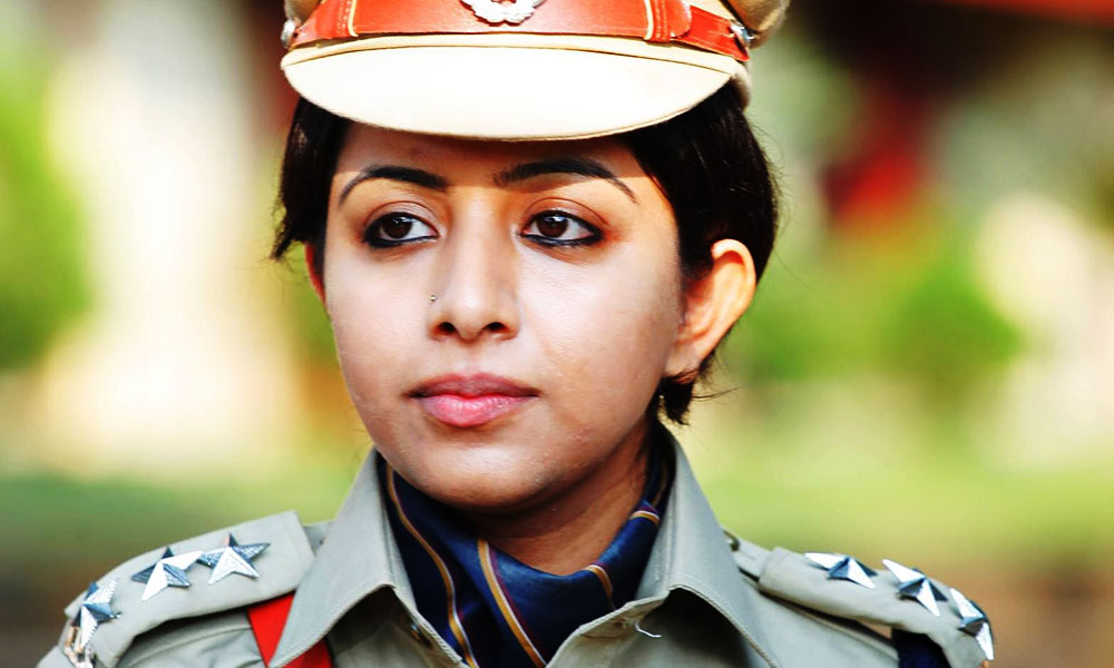 हॉट और सेक्सी महिला पुलिस ऑफिसर्स