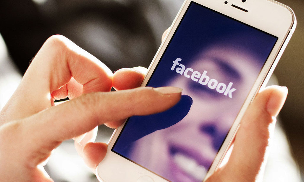 नौकरी ढूँढने में फेसबुक मदद कर सकता है