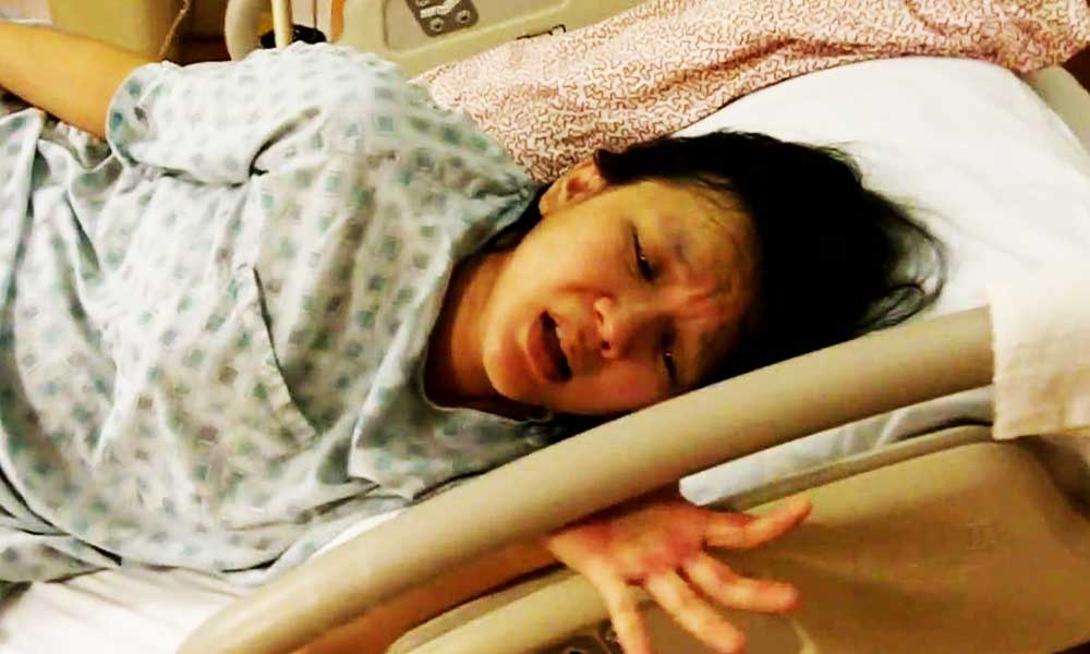 डिलीवरी रूम में दर्द से कराहती महिलाओं की तस्वीरें