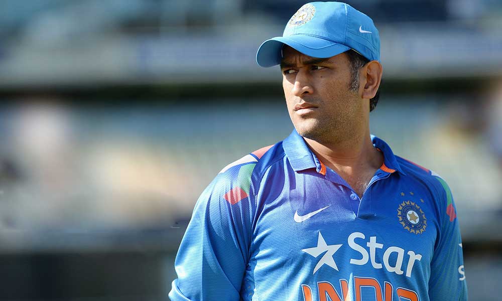 जिगरी दोस्तों ने दिया है धोखा