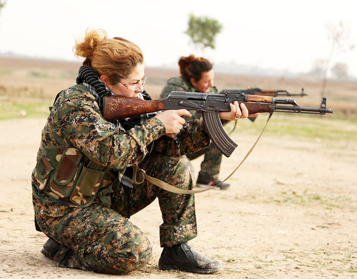 महिला फाइटर