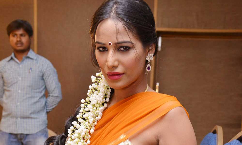 पूनम पांडे की नई लांजरी