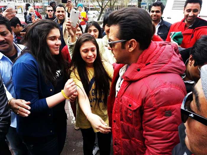 सलमान खान एक्ट्रेस को ऑन-स्क्रीन किसिंग