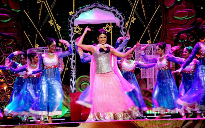 बॉलीवुड सितारों की शादी में डांस परफॉर्मेंस