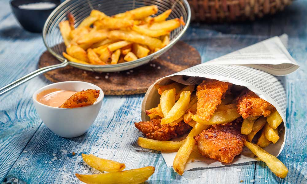 न्यूजपेपर में लिपटा हुआ खाना