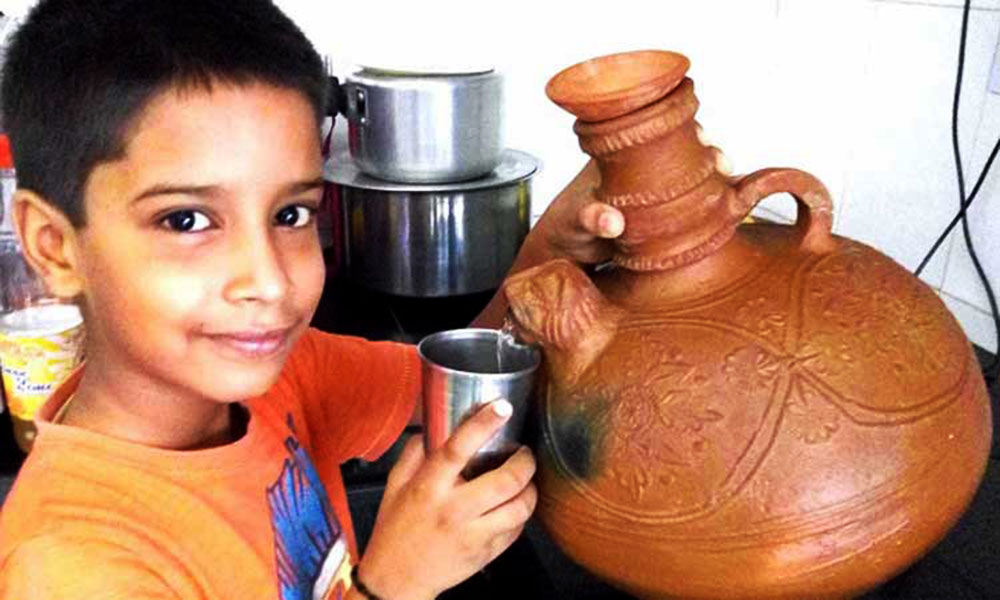 मिट्टी के घड़े का पानी