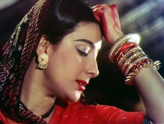 अभिनेत्रियों के ईश्क ने तोड़े है दूसरों के घर