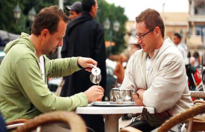 गर्लफ्रेंड से ज्यादा वफादार दोस्त होते हैं