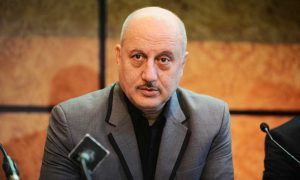 अनुपम खेर ने माँ के मदिर से चुराए थे पैसे