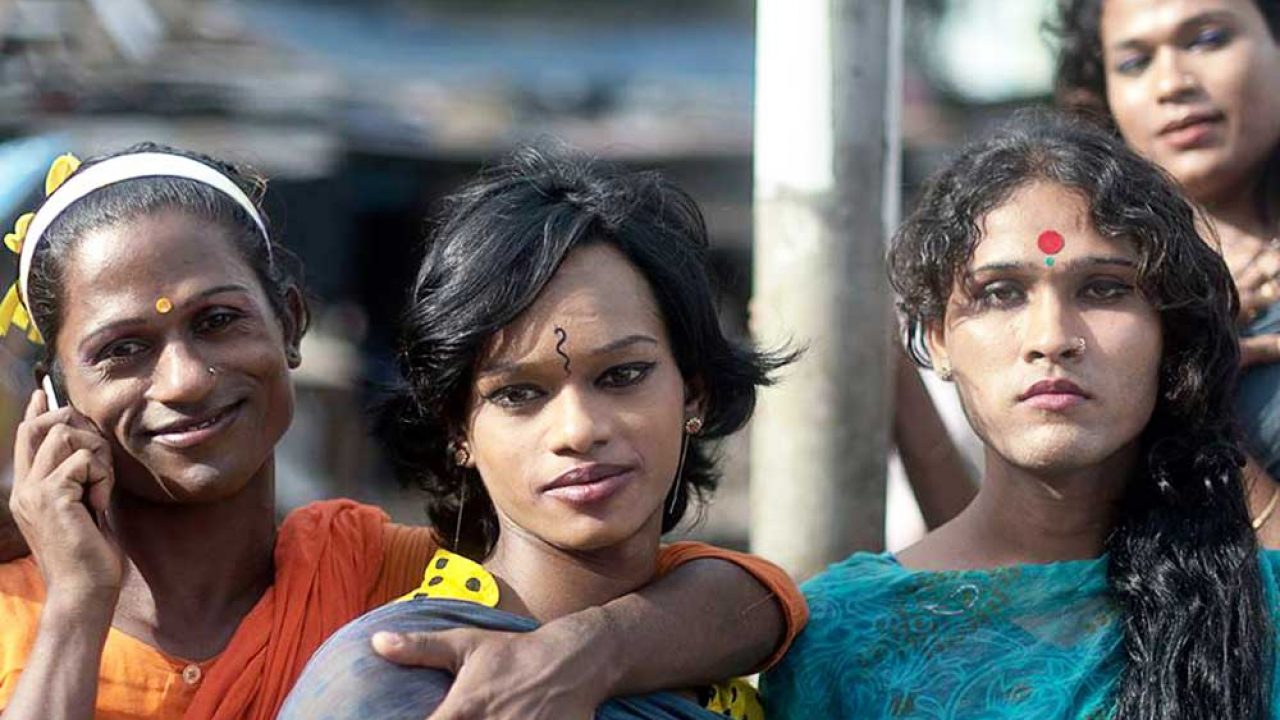 किन्नर का पैसा - किसी किन्नर से एक सिक्का लेकर अपने पर्स में रखें क्योंकी