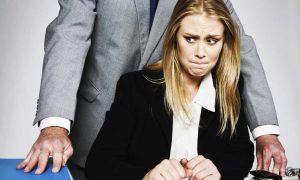 आॅफिस में महिलाओं का उत्पीड़न