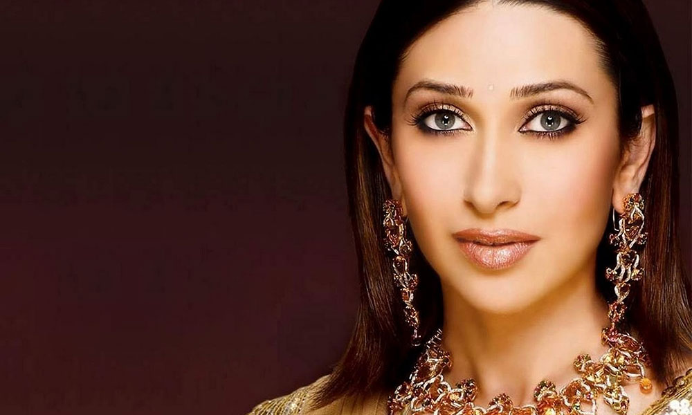 करिश्मा कपूर बिकनी में