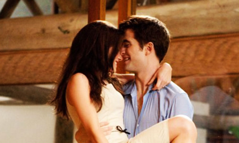 बदसूरत लड़कों को ख़ूबसूरत लड़की