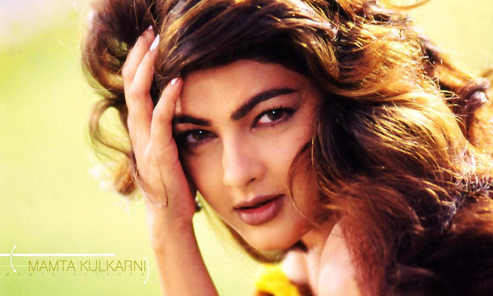 अभिनेत्री ममता कुलकर्णी