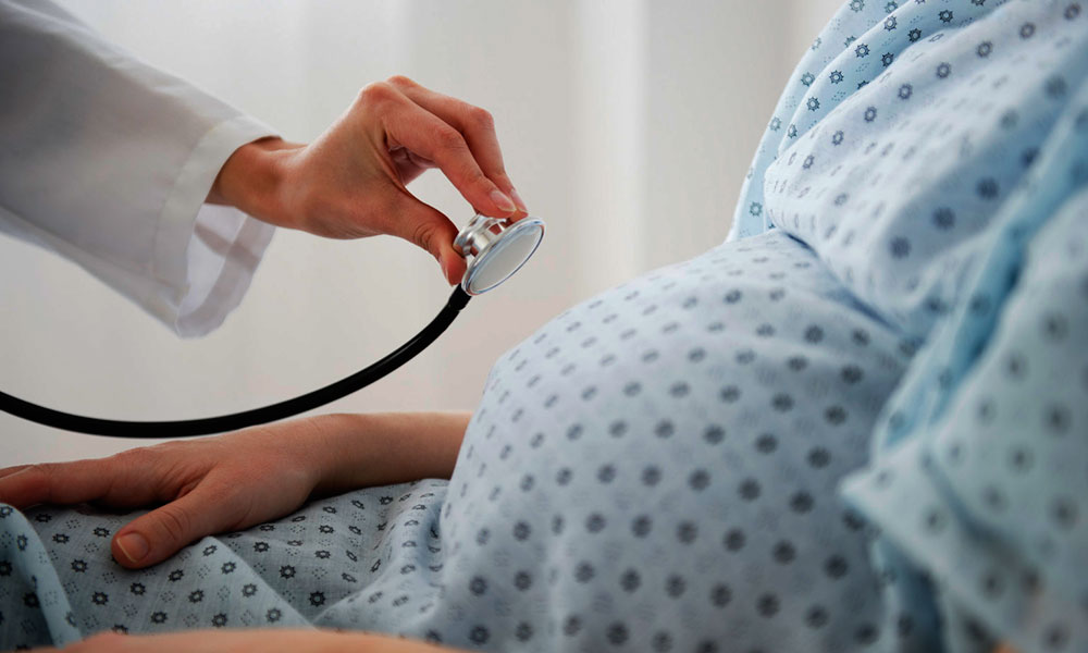 महिलायें अपनी सुनी गोद को भरने