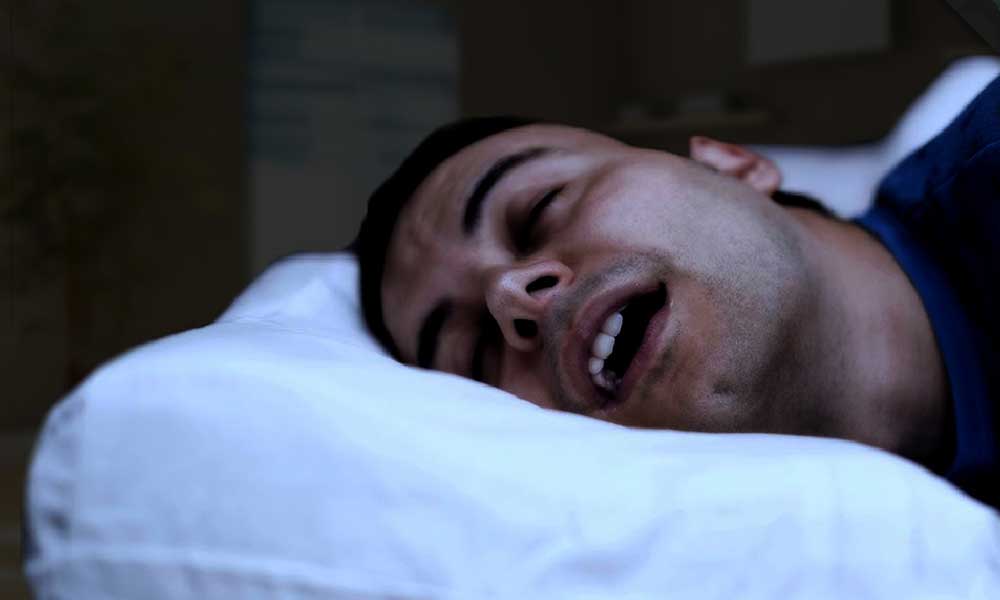 नींद में बड़बड़ाने की आदत