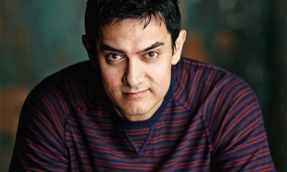 अभिनेत्रियों के हाथ पर थूकने के पीछे