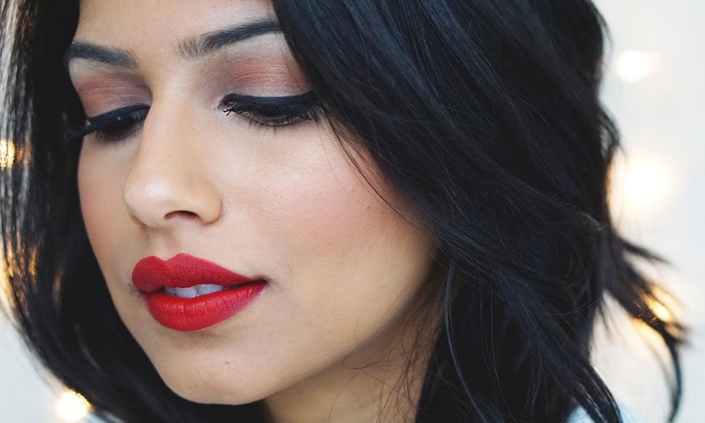 लाल लिपस्टिक