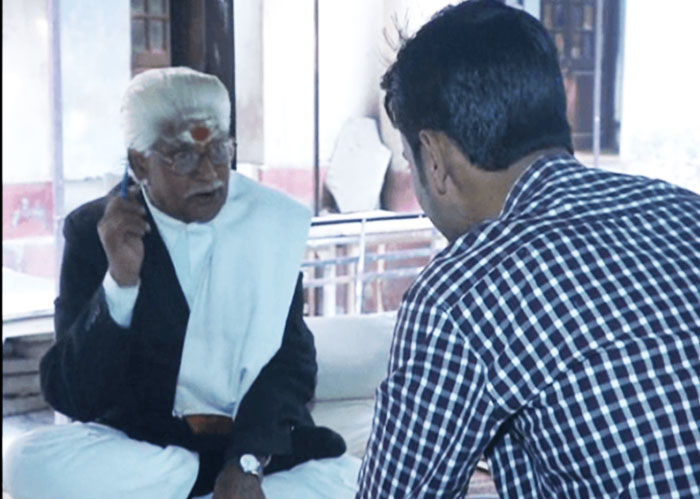 श्यामजी उपाध्याय - यह वकील 38 सालों से अपना हर केस लड़ रहा है संस्कृत में