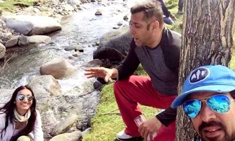 शूटिंग के दौरान सितारों की मस्ती