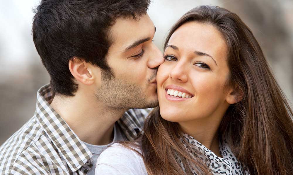 अभिनेता जो सबको किस करता है