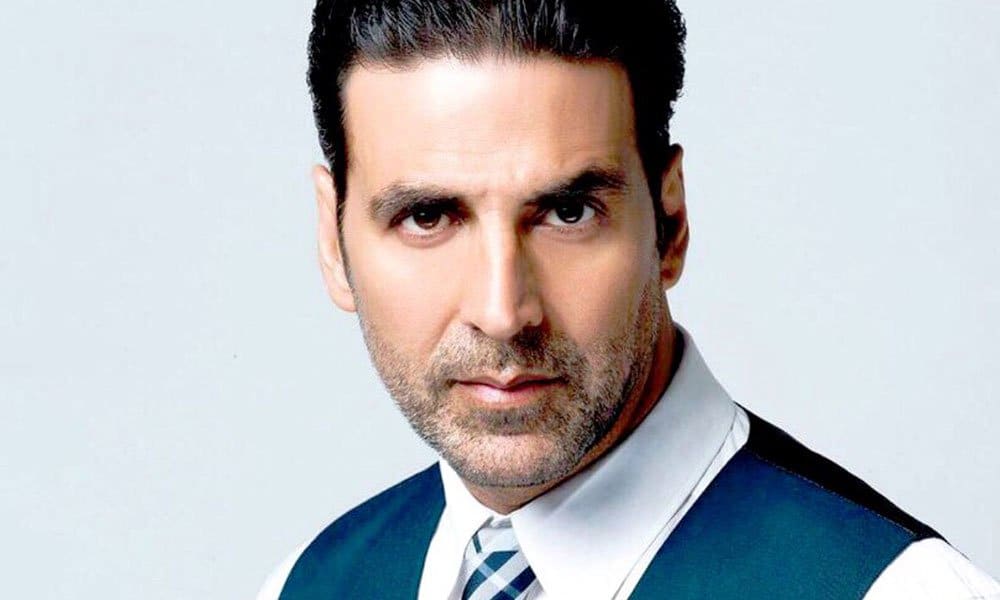 अक्षय के कपडे और एक्सेसरीज की नीलामी