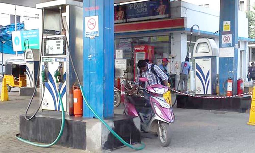 पेट्रोल के साथ खाना मुफ्त