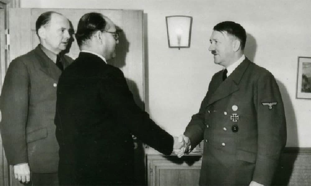 तानाशाह अडोल्फ हिटलर