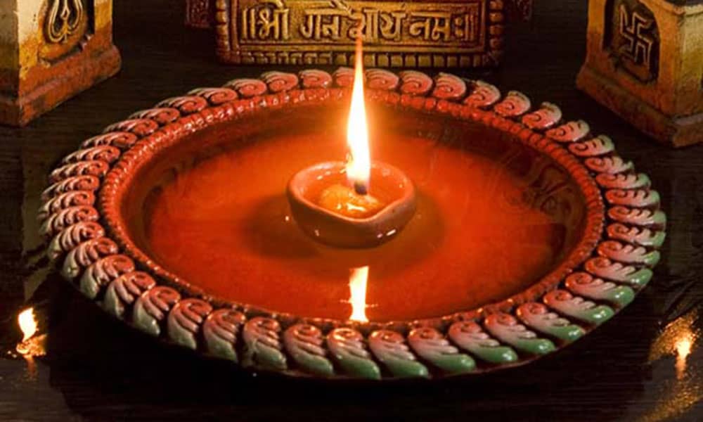 दिवाली की रात घी का दीया