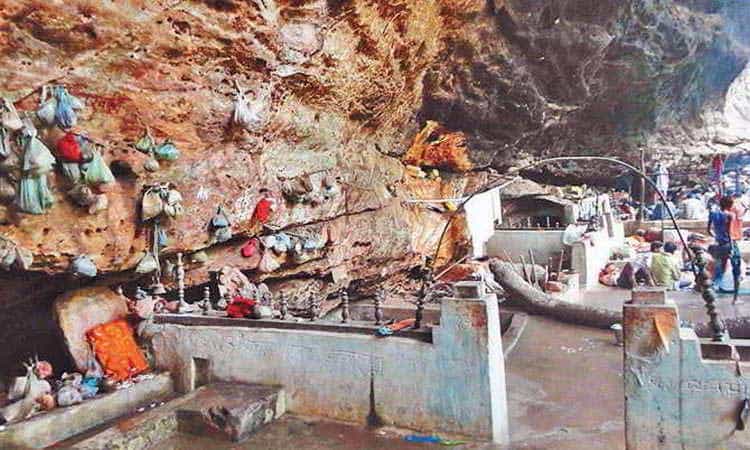 भस्मासुर के खौफ से यहां छिप के बैठे थे शिव शम्भू, यहाँ विस्तार से पढ़ें कहानी…