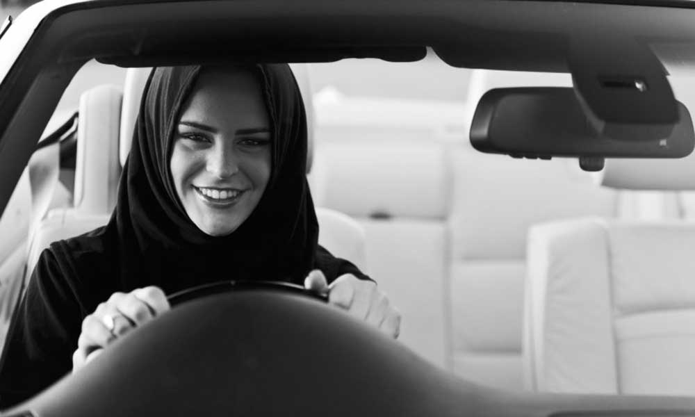 सऊदी अरब जहाँ महिलाएँ कार नहीं चला सकती