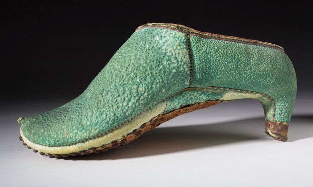 लड़कियों की हाई हील्स