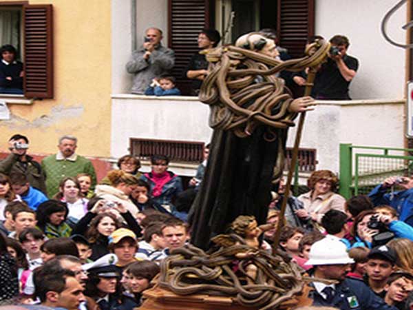 स्नेक फेस्टिवल