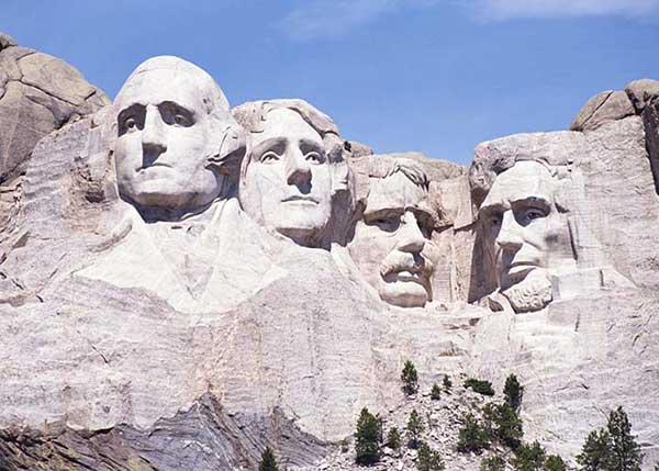 ऐतिहासिक इमारतों के अंदर