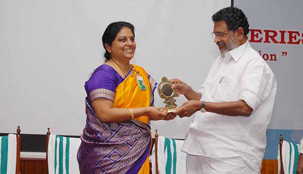 डॉ टेसी थामस